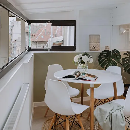 Downtown With Terrace By Urbanesq *