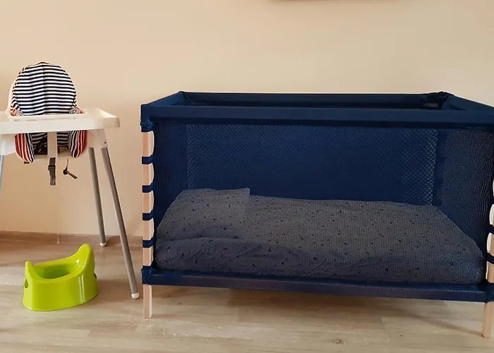 Апартаменти Downtown With Terrace By Urbanesq