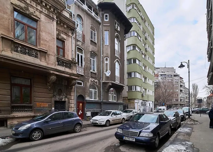 Апартаменти Downtown With Terrace By Urbanesq