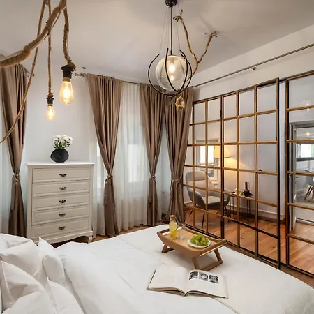Downtown With Terrace By Urbanesq Appartement Bucarest