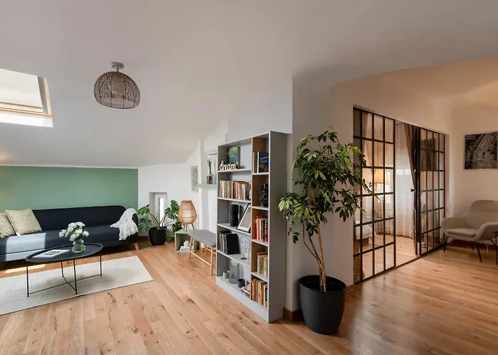 Downtown With Terrace By Urbanesq Bukarest